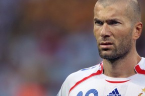 九游-TheShy重返赛场，险胜首场状态出色，尤文图斯观众沸腾！赛场气氛高涨